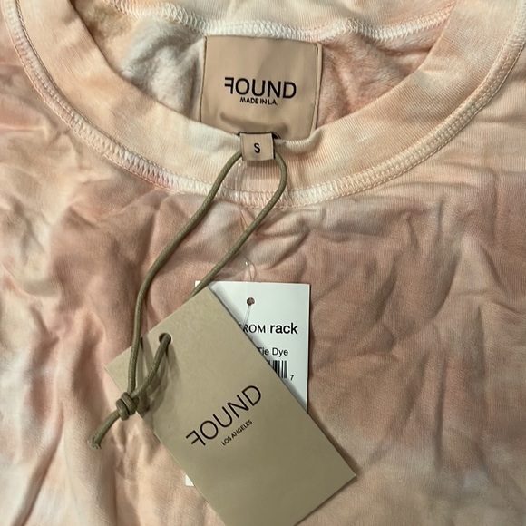 NWT FOUND Step Hem Cozy Sweatshirt In Blush Roses Tie Dye - Picture 3 of 4